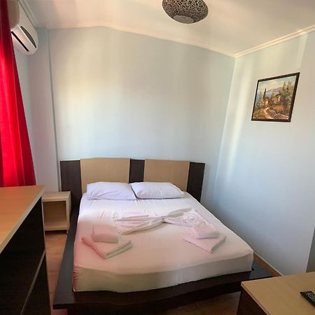 Hotel Dodona Sarandë エクステリア 写真