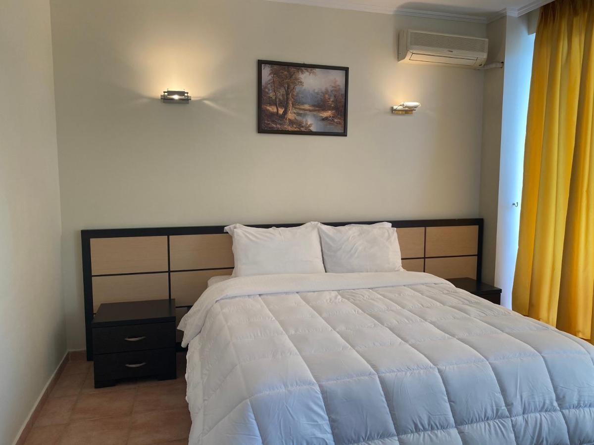 Hotel Dodona Sarandë エクステリア 写真