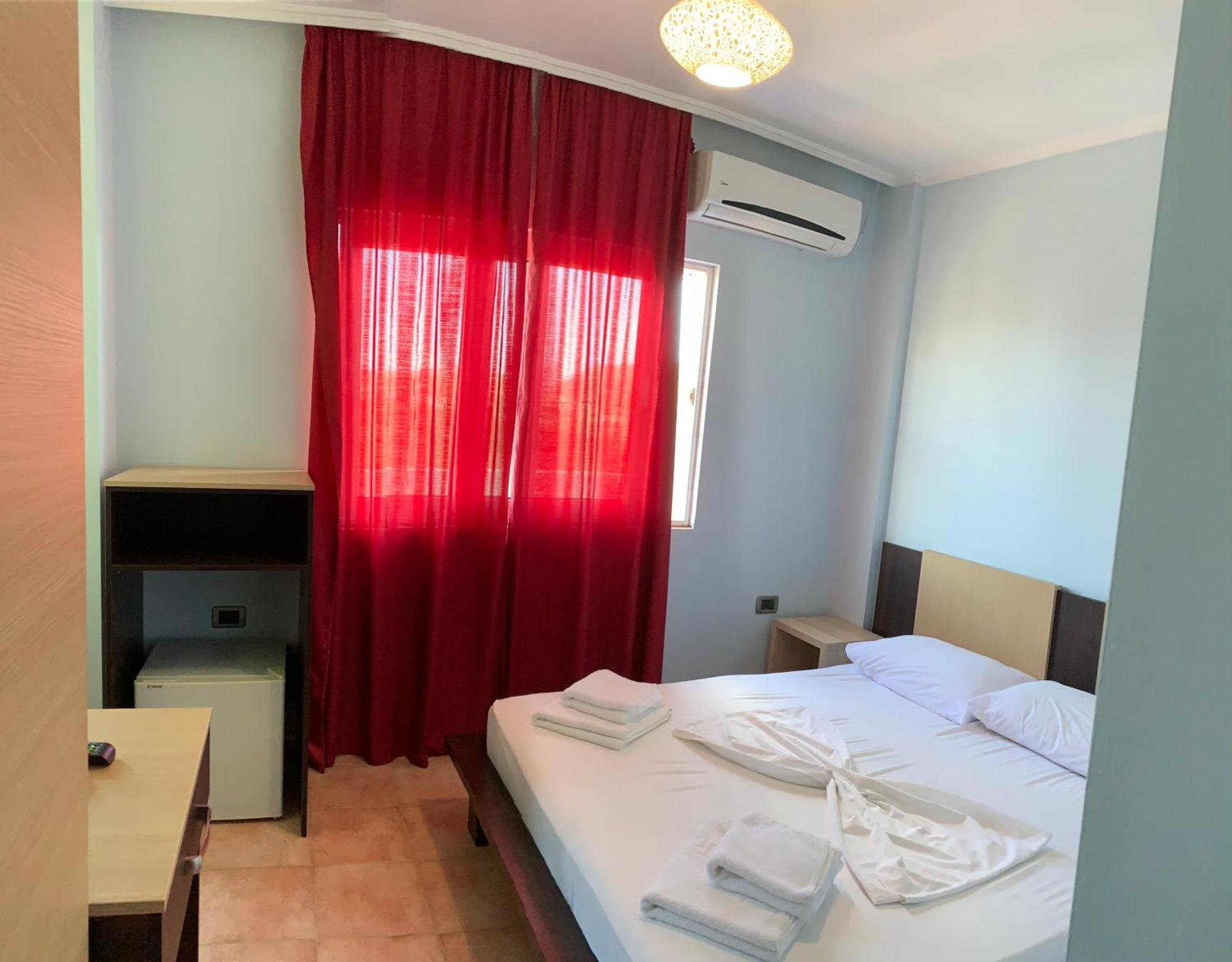 Hotel Dodona Sarandë エクステリア 写真