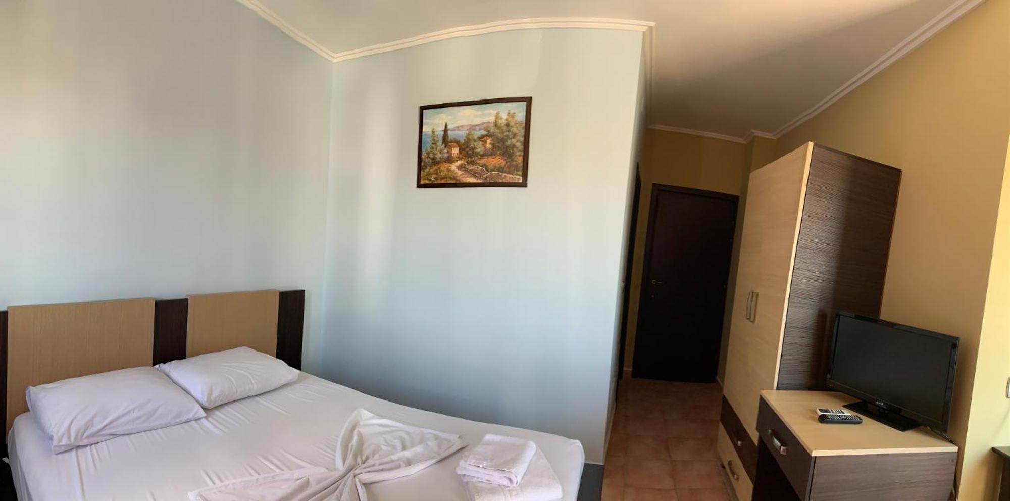 Hotel Dodona Sarandë エクステリア 写真