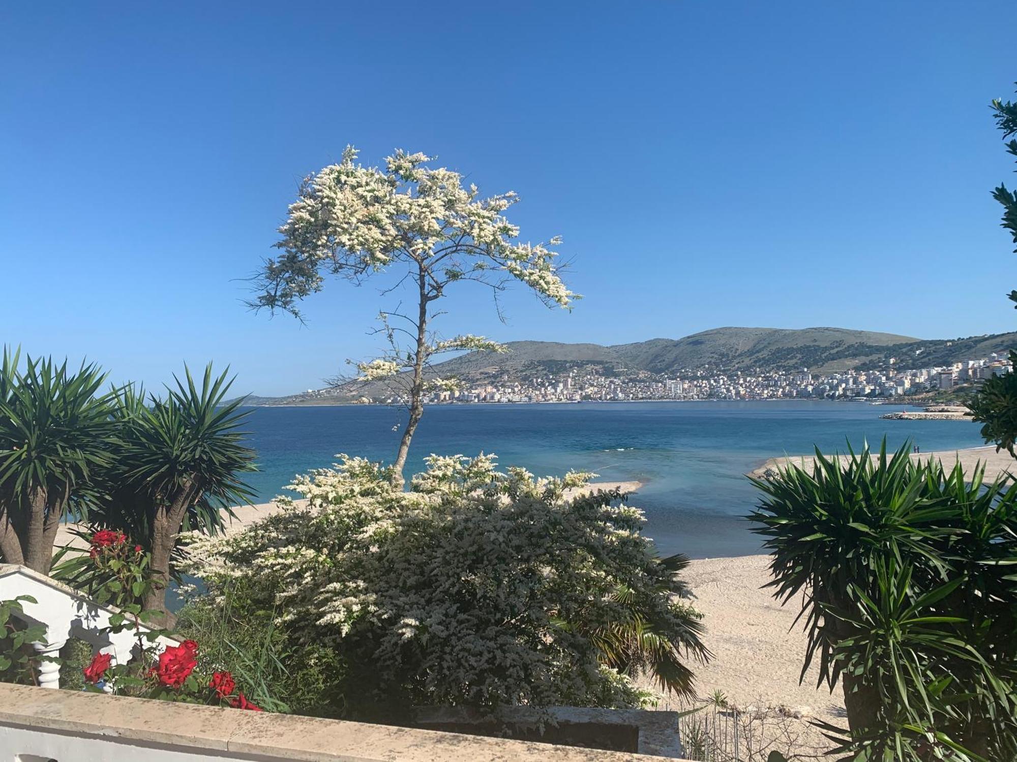 Hotel Dodona Sarandë エクステリア 写真