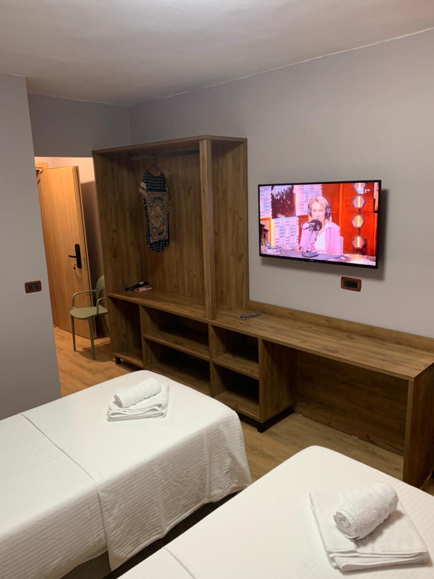 Hotel Dodona Sarandë エクステリア 写真