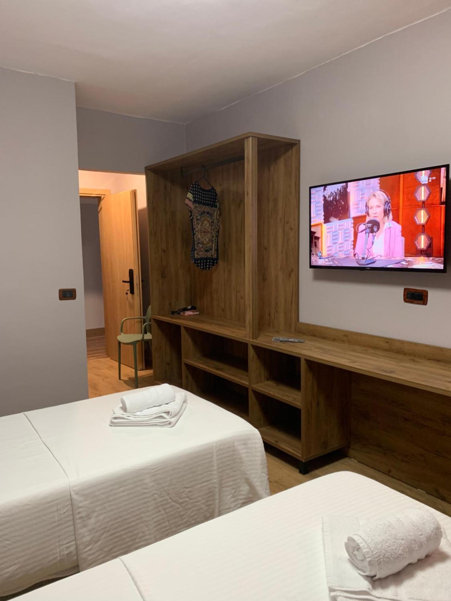 Hotel Dodona Sarandë エクステリア 写真