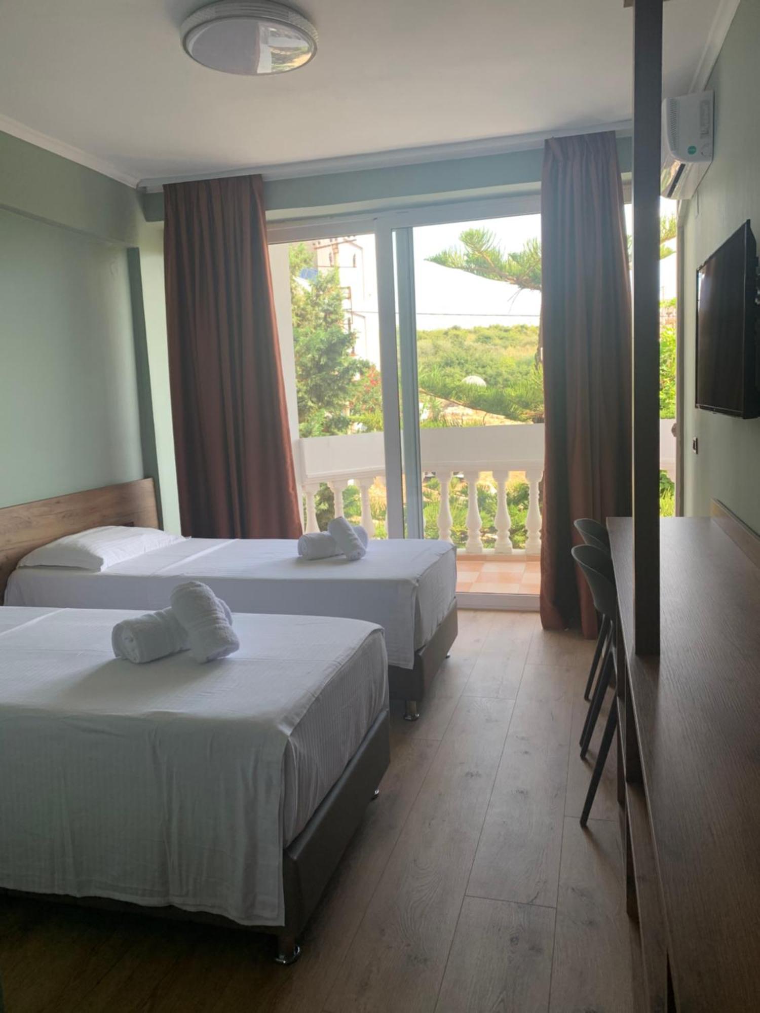 Hotel Dodona Sarandë エクステリア 写真