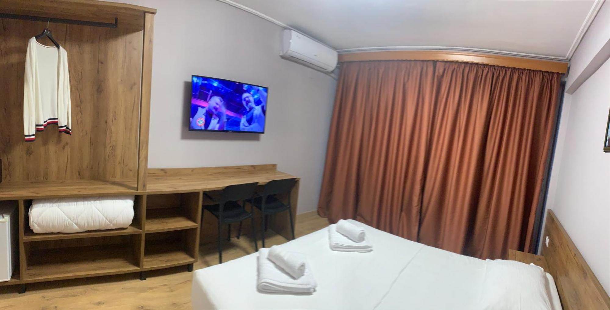 Hotel Dodona Sarandë エクステリア 写真