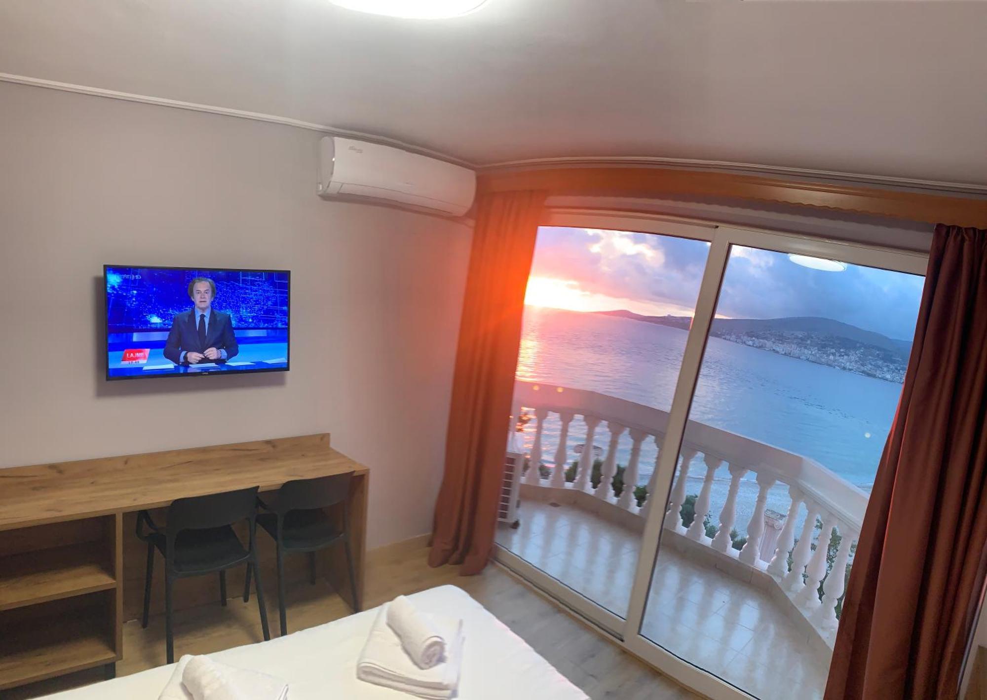 Hotel Dodona Sarandë エクステリア 写真