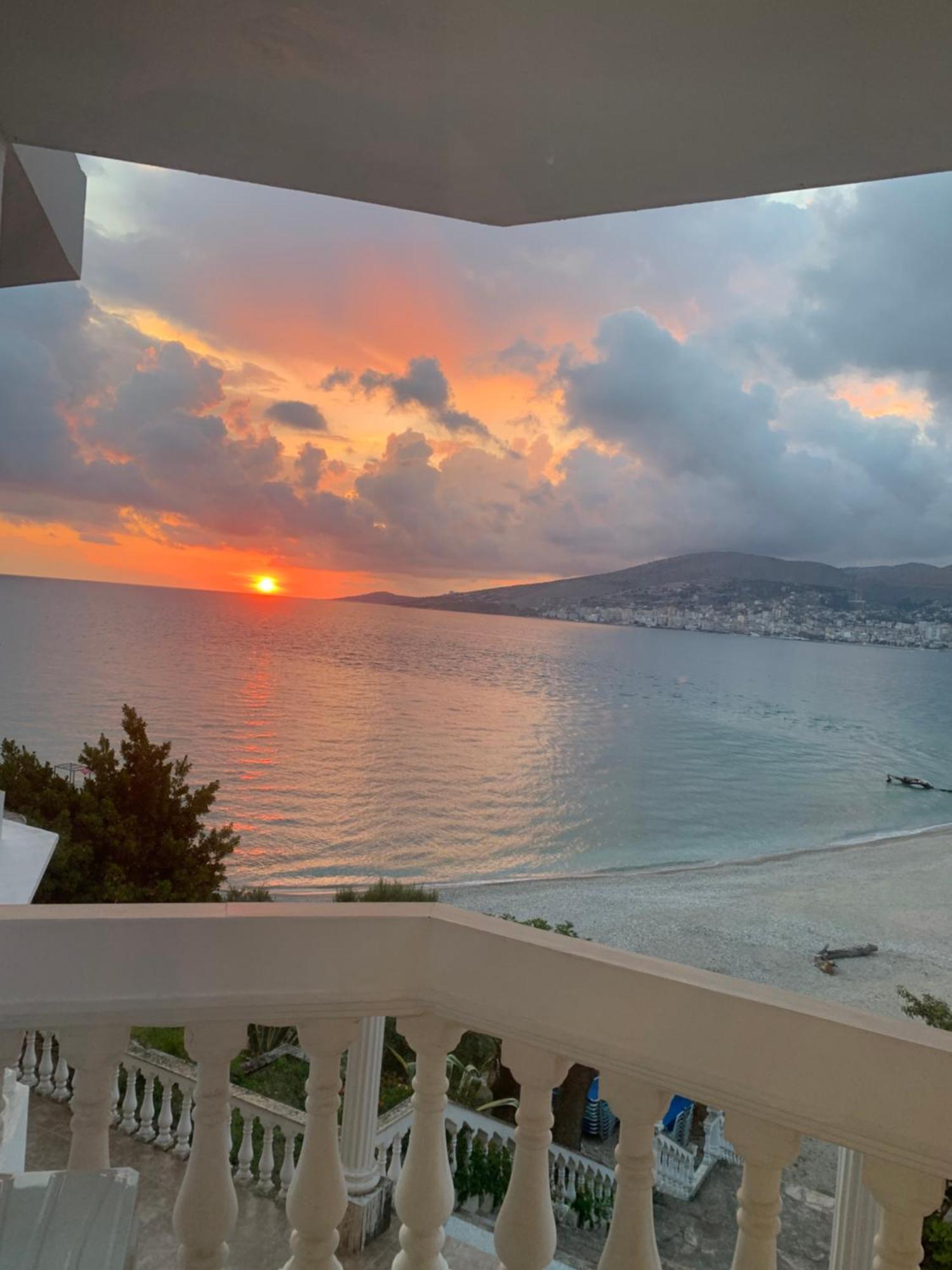 Hotel Dodona Sarandë エクステリア 写真
