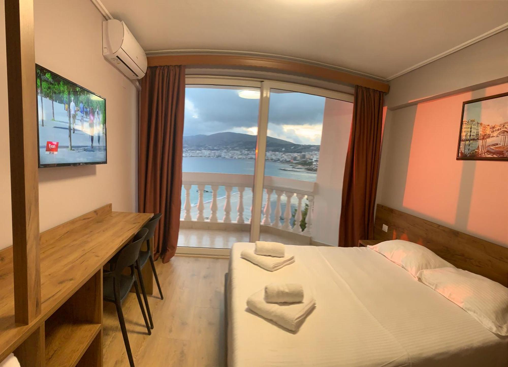 Hotel Dodona Sarandë エクステリア 写真
