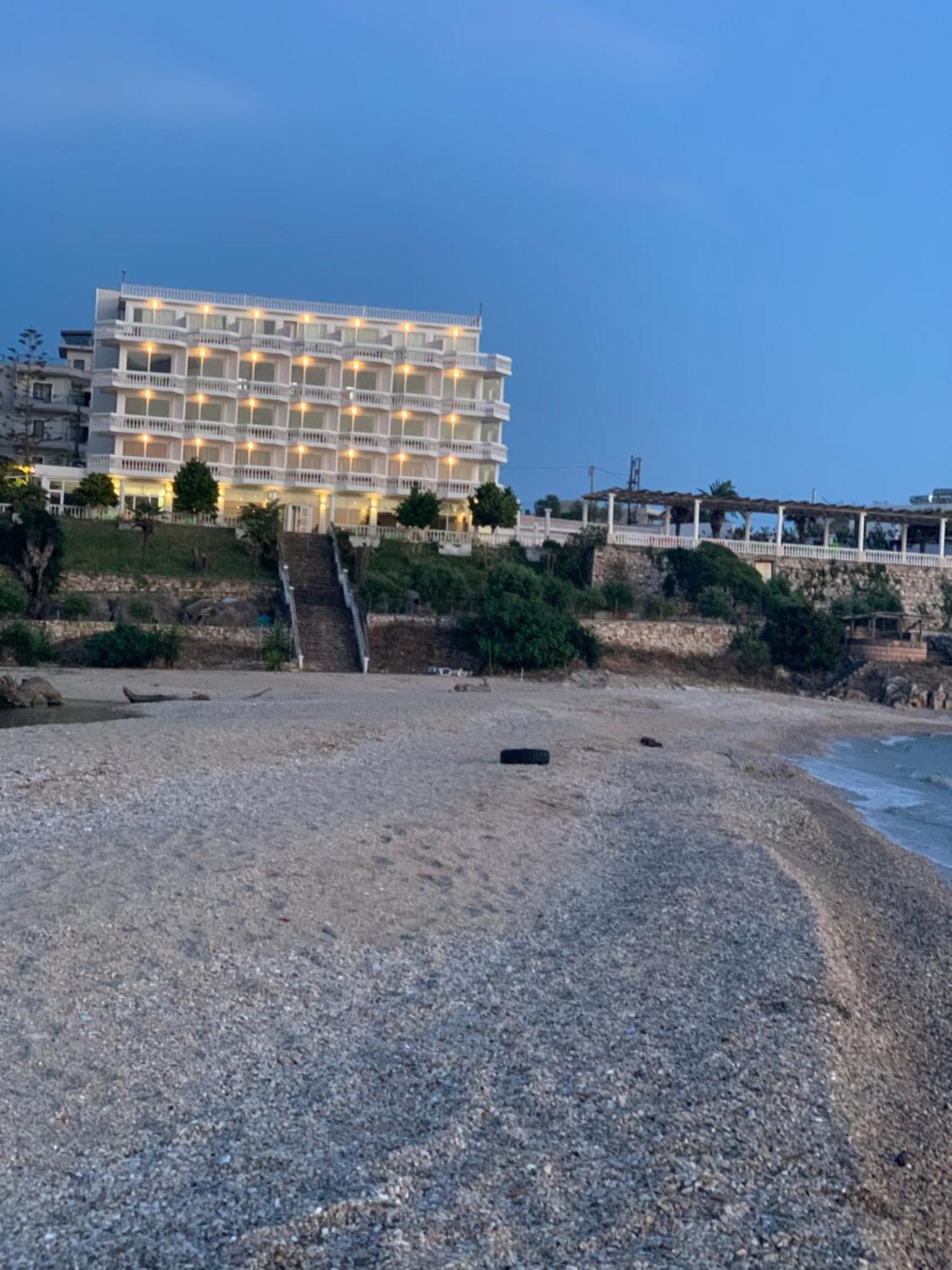 Hotel Dodona Sarandë エクステリア 写真