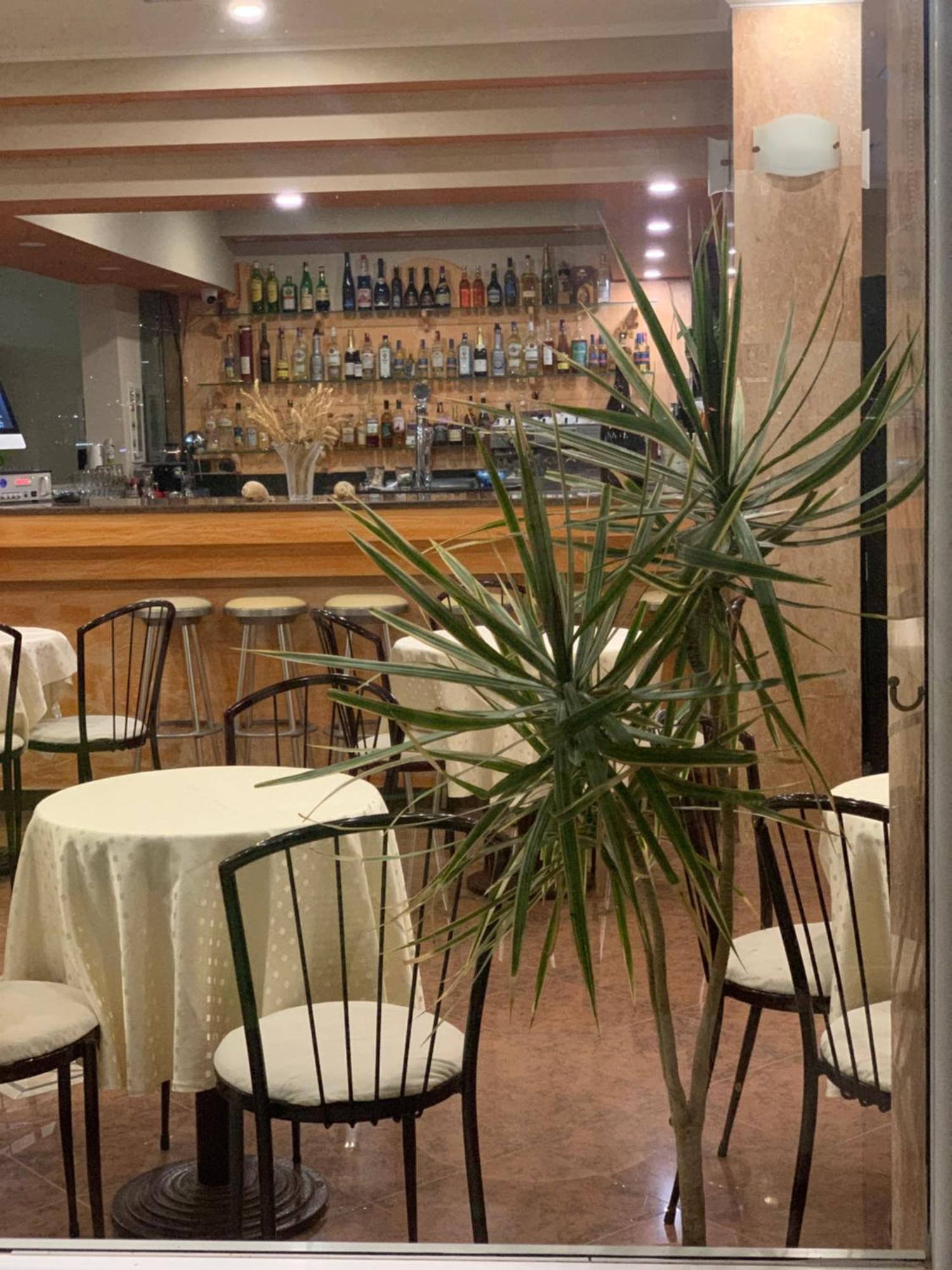 Hotel Dodona Sarandë エクステリア 写真