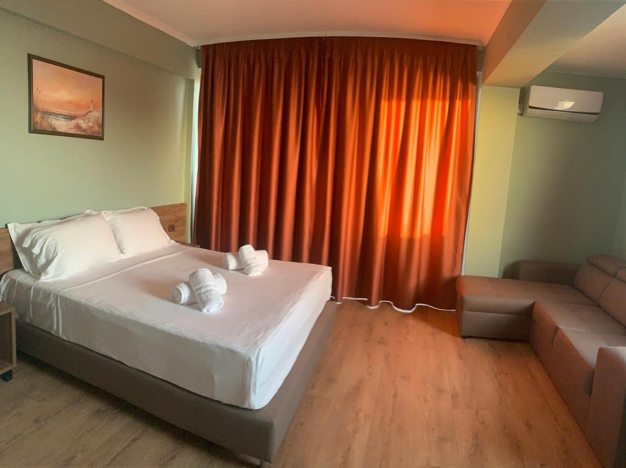 Hotel Dodona Sarandë エクステリア 写真
