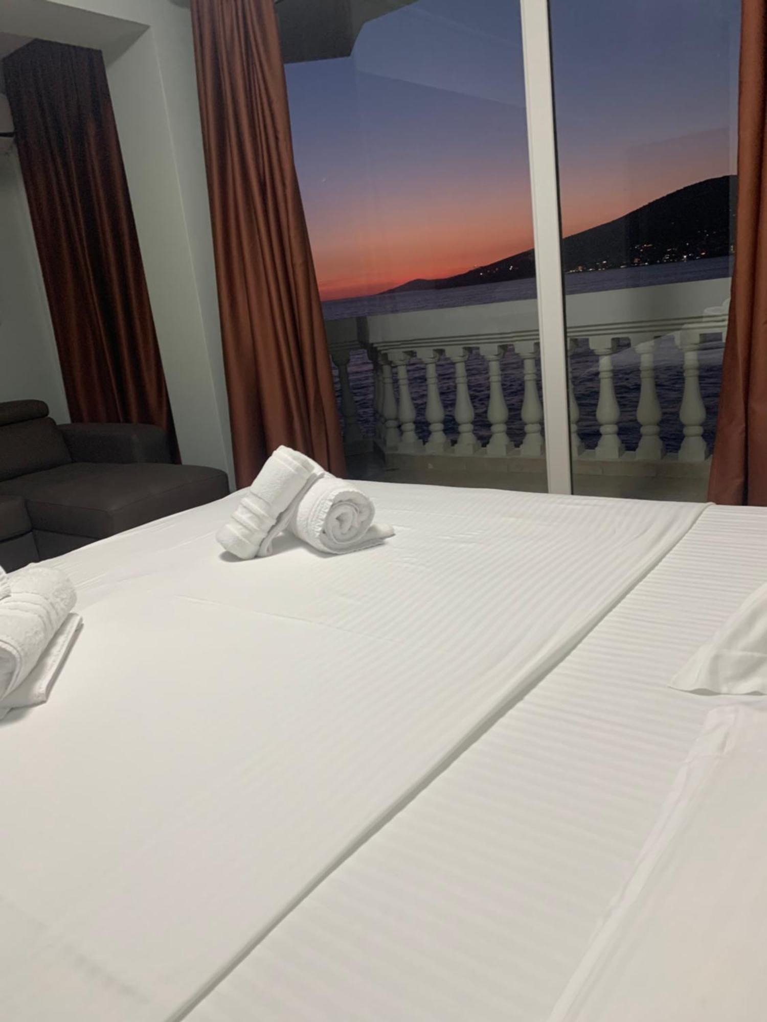 Hotel Dodona Sarandë エクステリア 写真