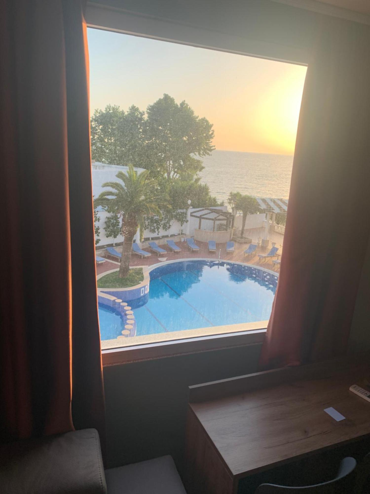Hotel Dodona Sarandë エクステリア 写真