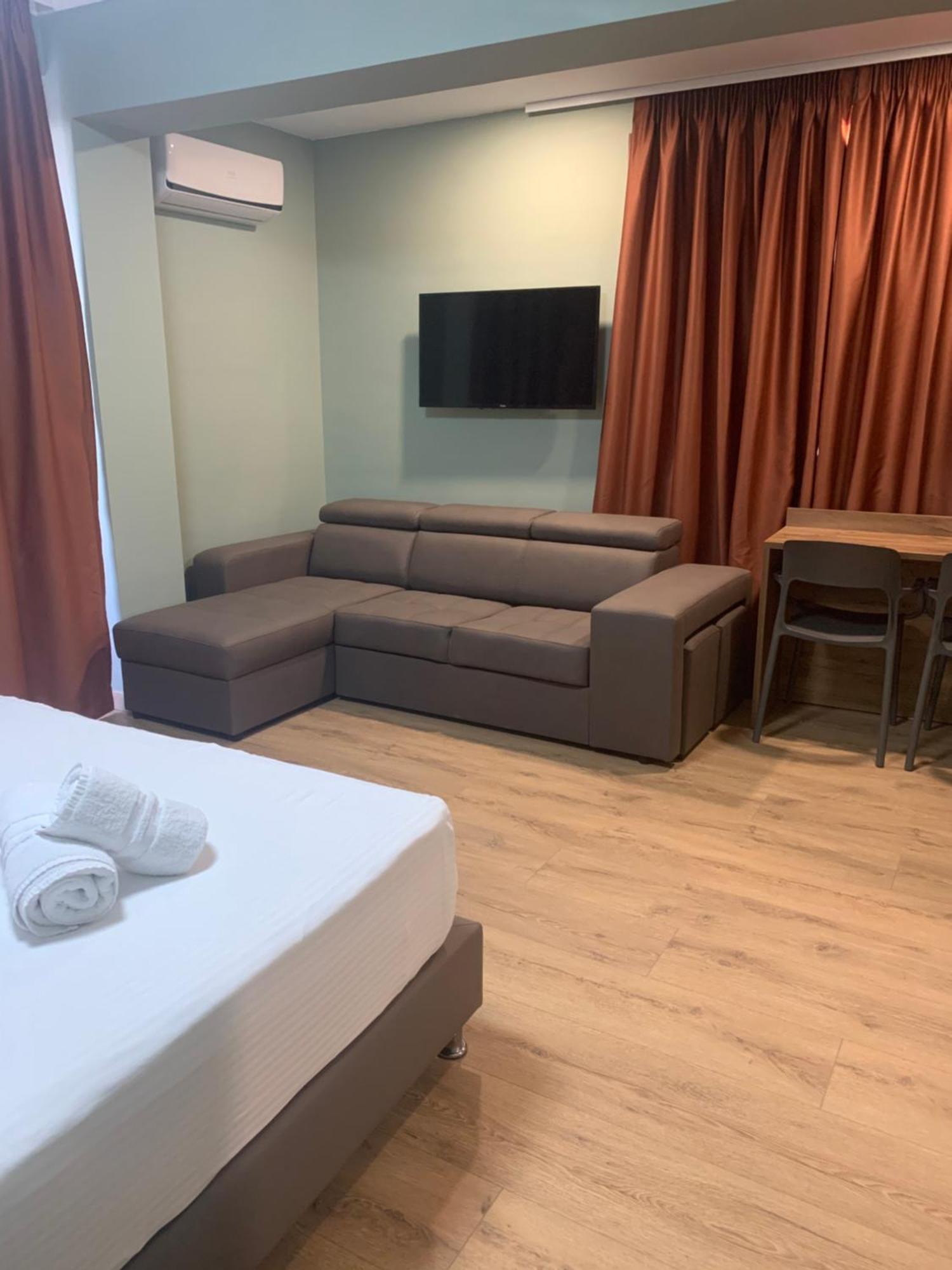 Hotel Dodona Sarandë エクステリア 写真