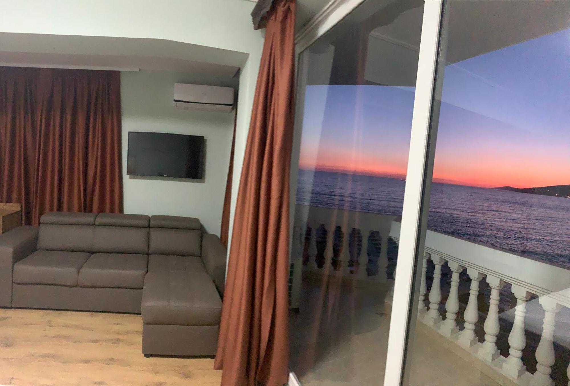 Hotel Dodona Sarandë エクステリア 写真