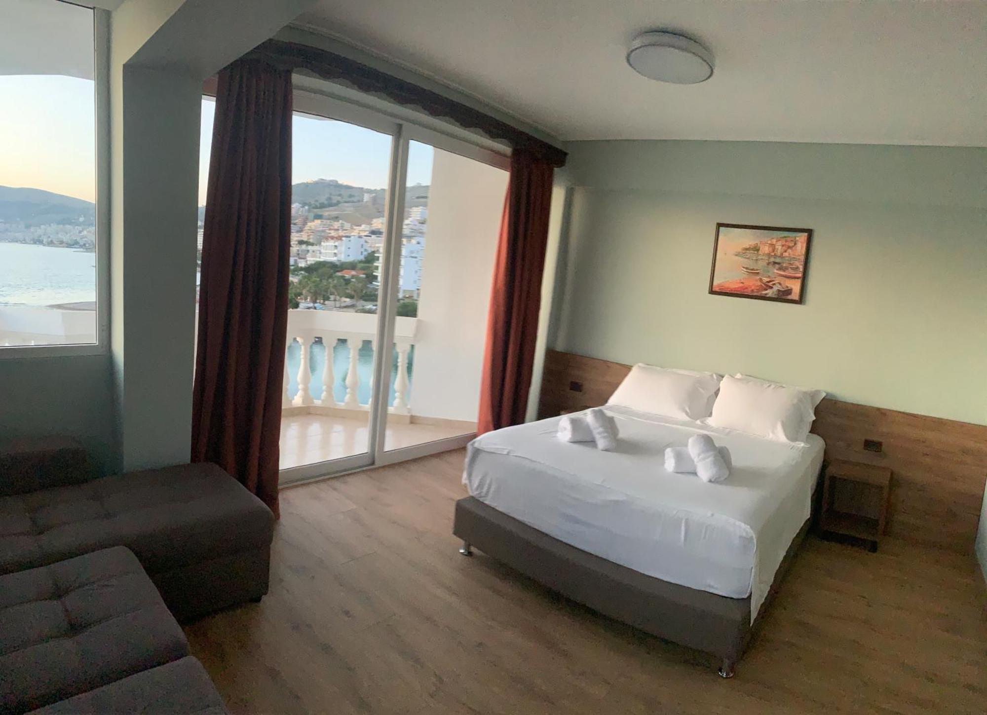 Hotel Dodona Sarandë エクステリア 写真