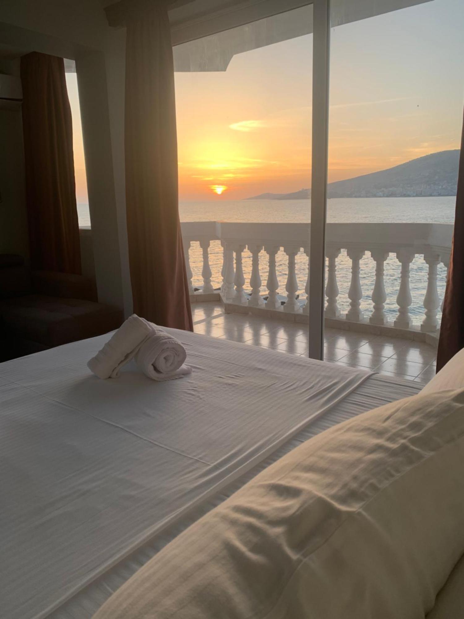 Hotel Dodona Sarandë エクステリア 写真