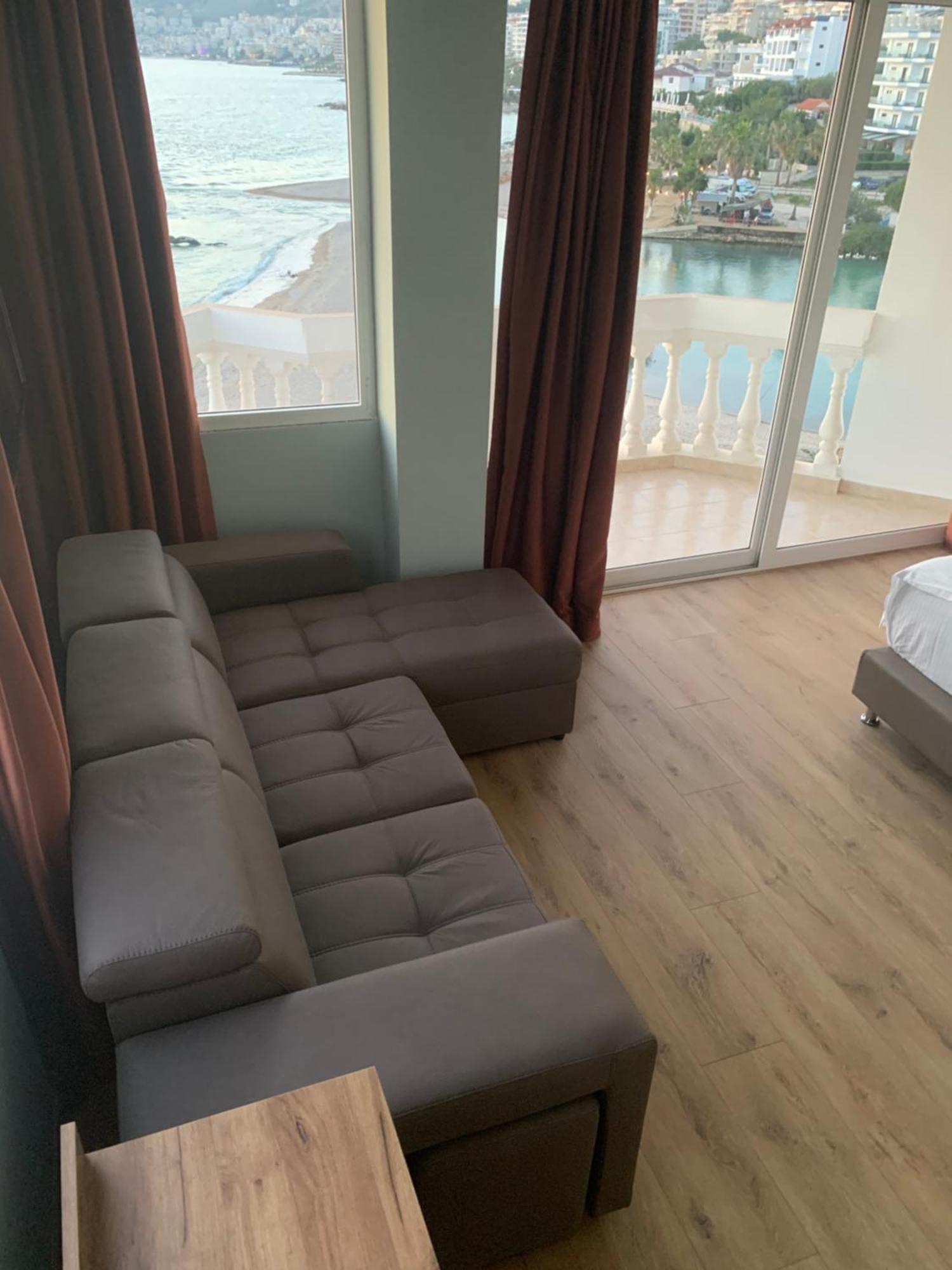 Hotel Dodona Sarandë エクステリア 写真