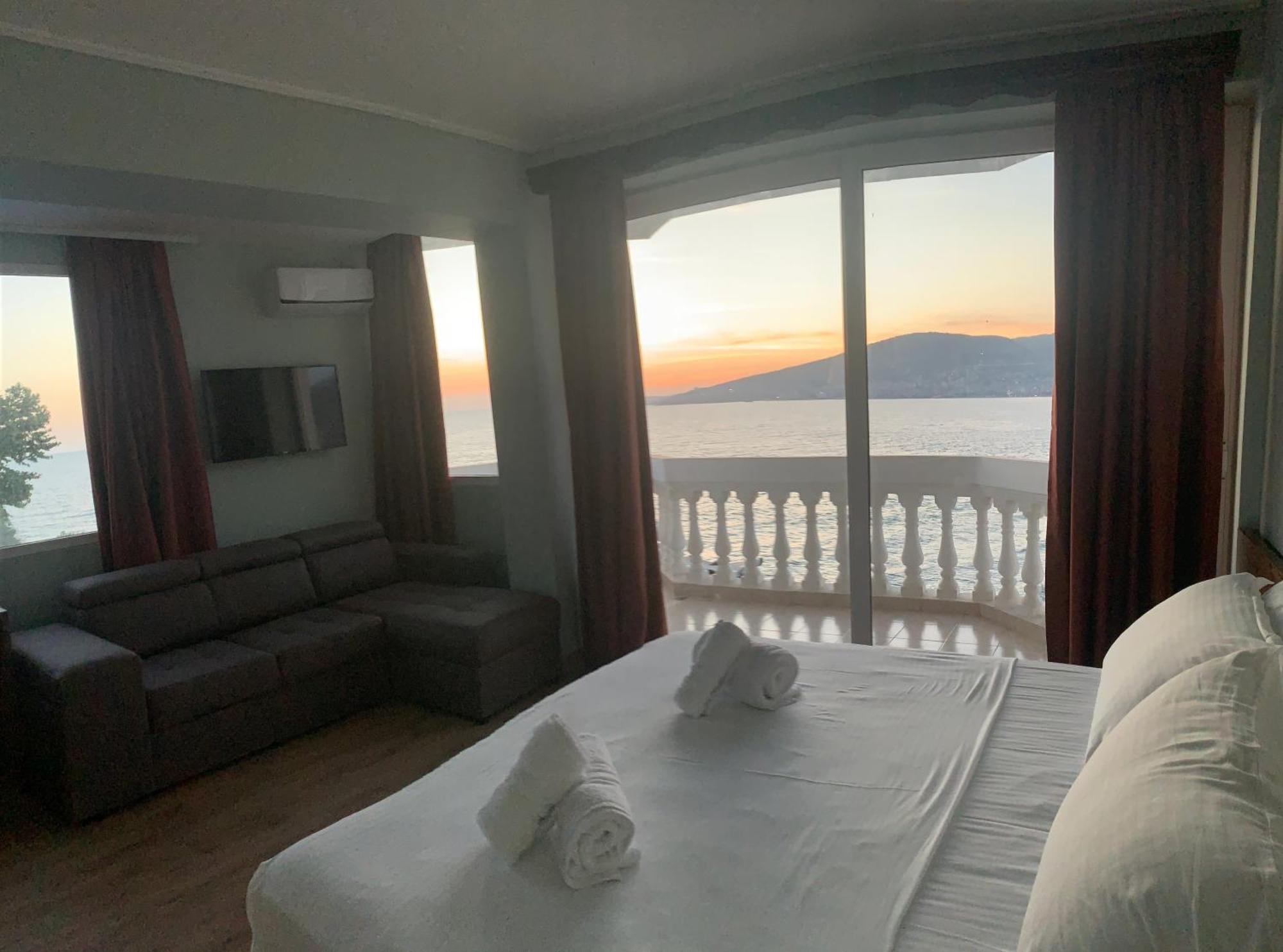 Hotel Dodona Sarandë エクステリア 写真