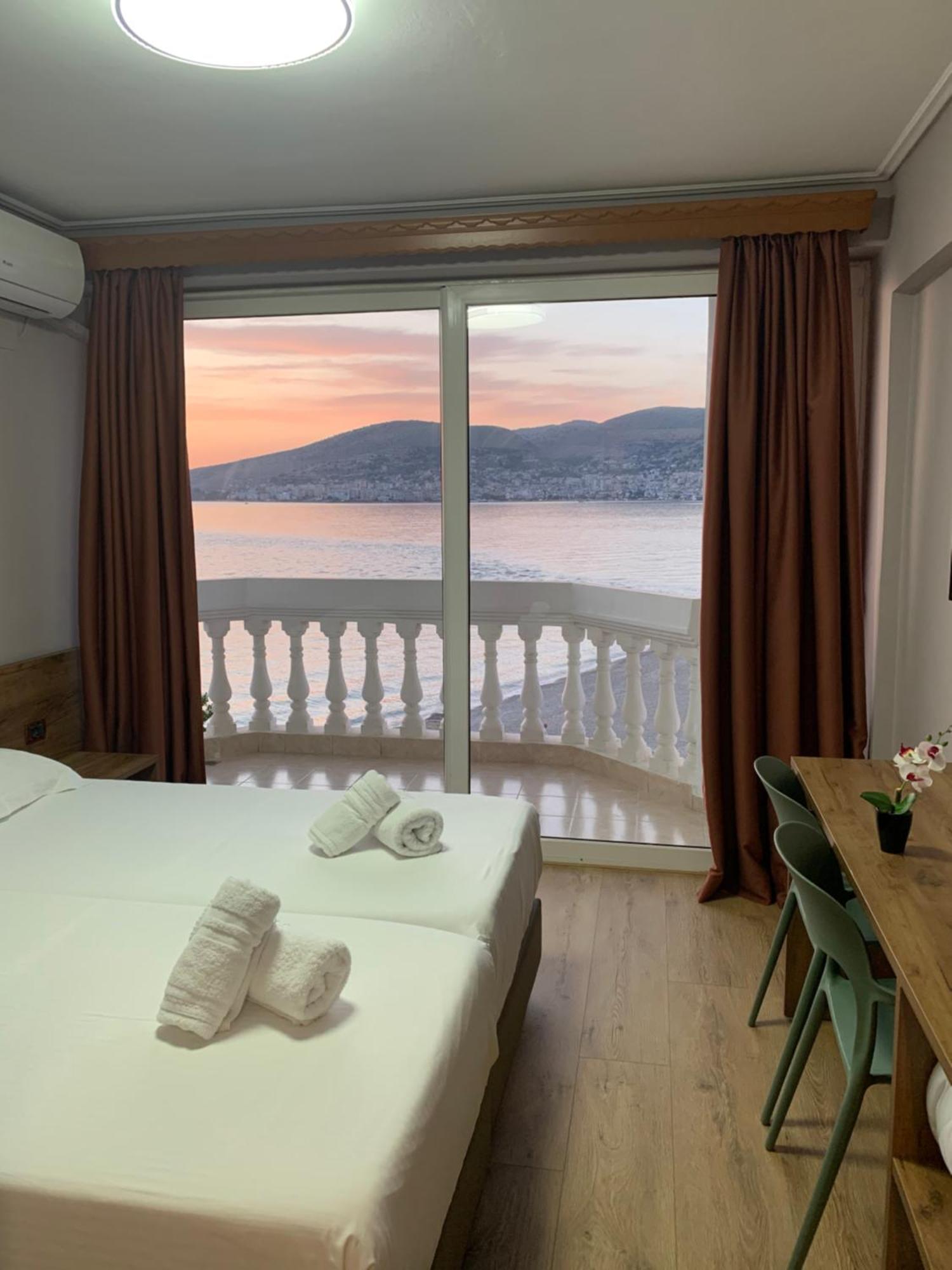 Hotel Dodona Sarandë エクステリア 写真