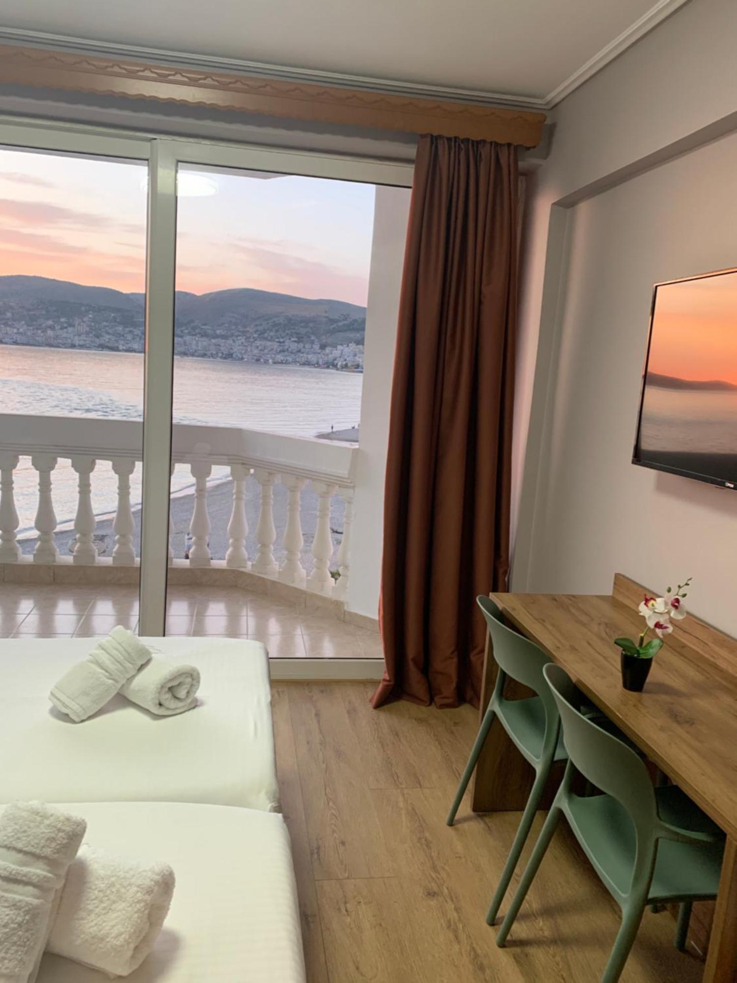 Hotel Dodona Sarandë エクステリア 写真