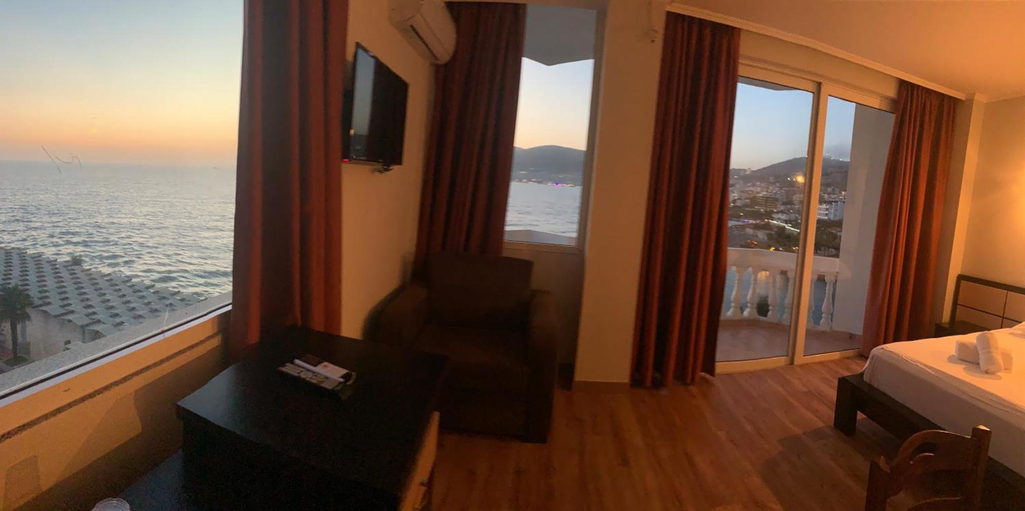 Hotel Dodona Sarandë エクステリア 写真