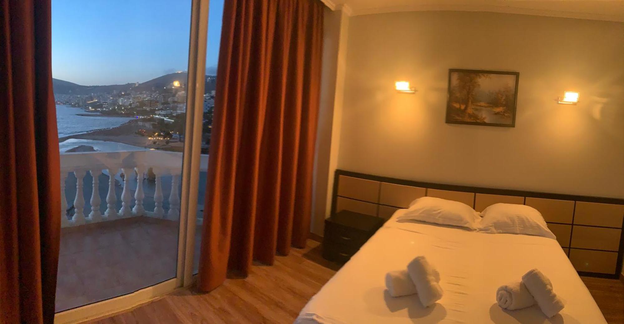 Hotel Dodona Sarandë エクステリア 写真