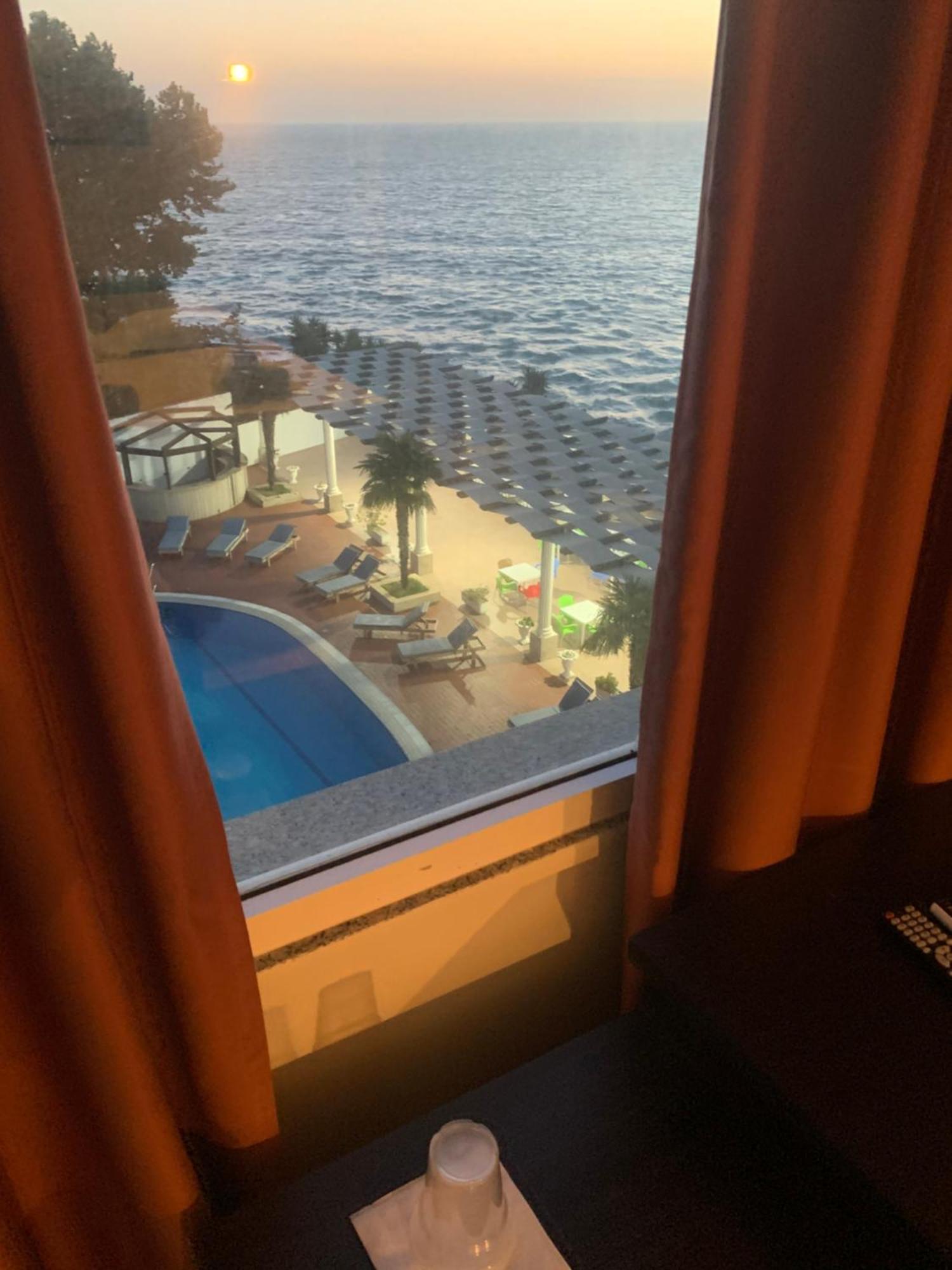 Hotel Dodona Sarandë エクステリア 写真