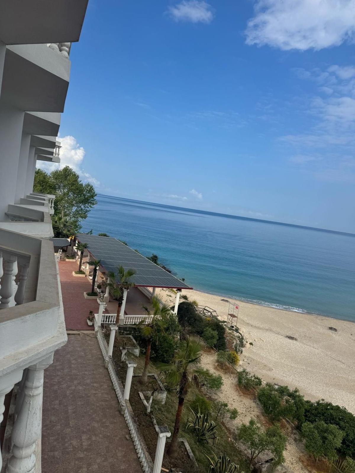 Hotel Dodona Sarandë エクステリア 写真