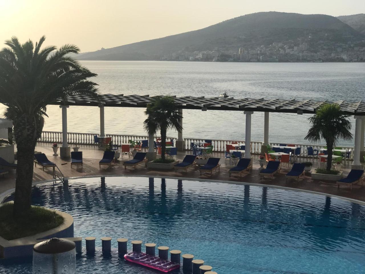 Hotel Dodona Sarandë エクステリア 写真
